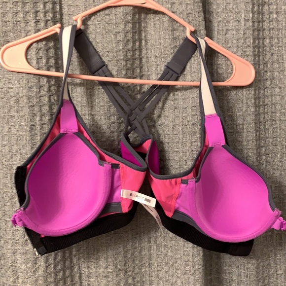 Victoria secret sport. Sports bra . 34C - Picture 3 of 4